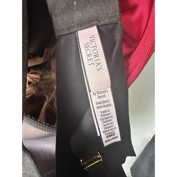 Victoria Secret Incredible Lined Demi UNDERWire Black Bra 40D Padded - Picture 2 of 8